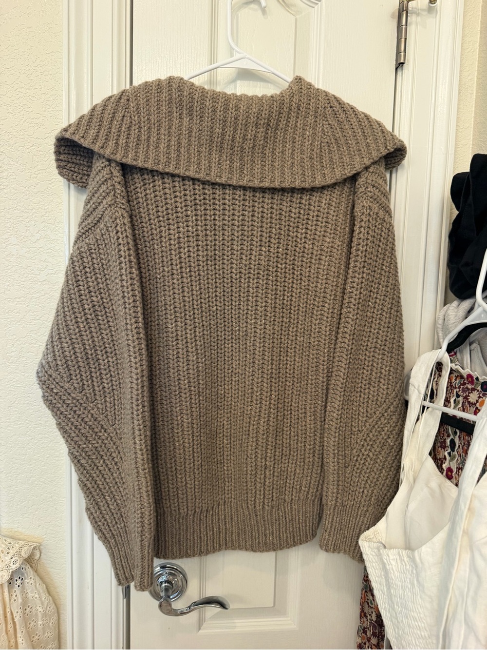 Doen Taupe Ribbed Knit Turtleneck Sweater